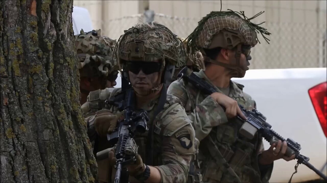 Airborne Soldiers Enhance CQB Skills