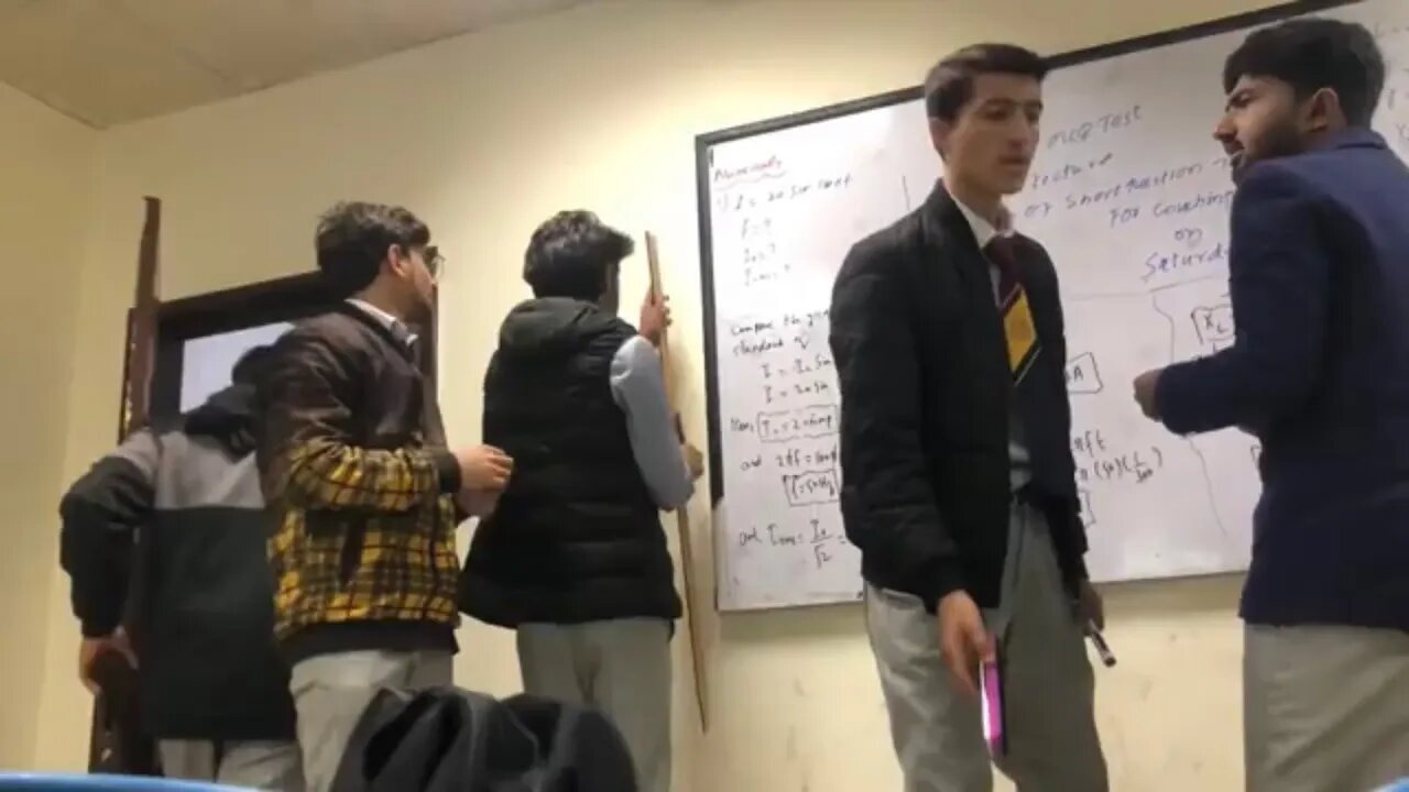 White Board thor deya || Punjab college campus 8