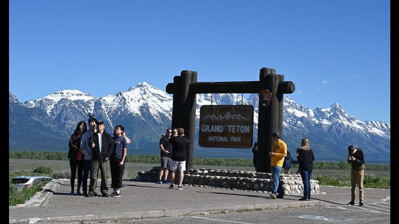 "Exploring the Majestic Beauty of Grand Teton National Park"