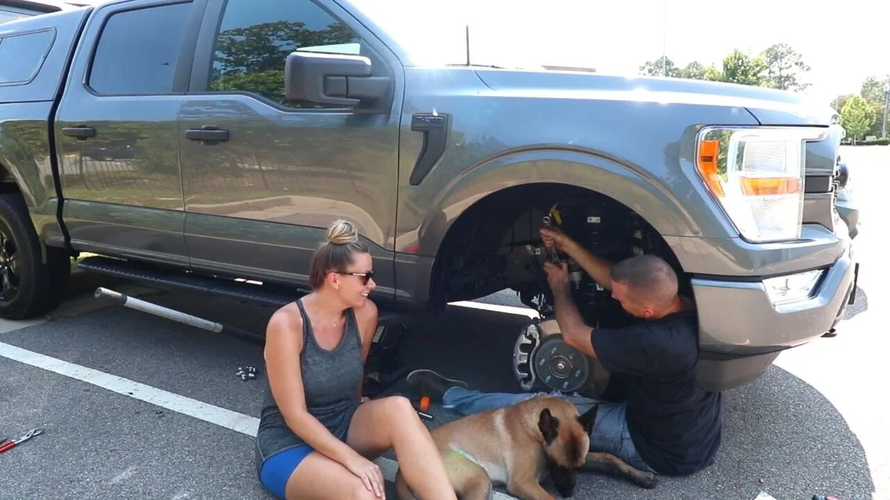 Moving to Alaska in 4 wks!!! 😍|| Packing & Prepping + Joe's doing Some work on the Truck! 🔧