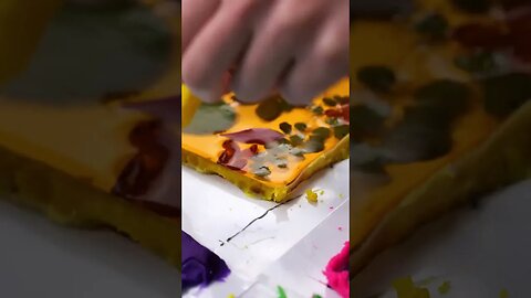 Get Inspired to Create Mesmerizing Epoxy Resin Crafts with This Video