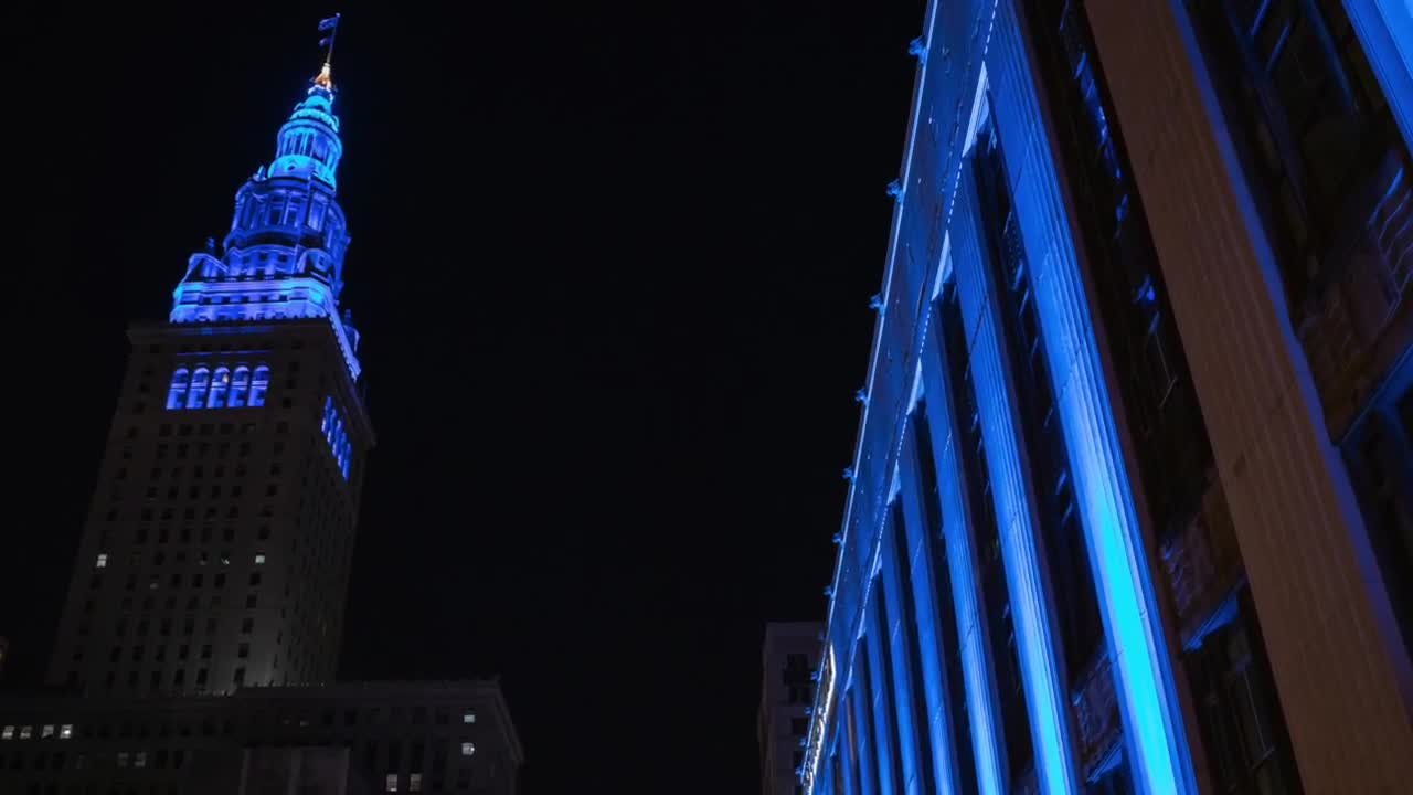 Downtown buildings light up blue in honor of fallen CLE police detective