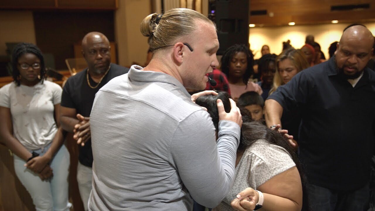 A WAVE OF REVIVAL HIT THE BUILDING!!! JESUS WAS THERE!!!