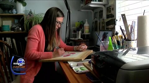 7Everyday Hero Lauren Anderson paints flower bouquets for patients staying in the hospital