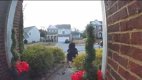 Christmas doorbell prank terrifies little girl!