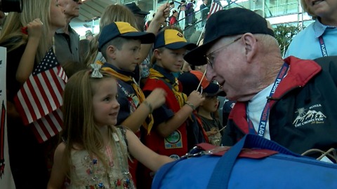 Over 1,000 San Diegans welcome home Honor Flight veterans