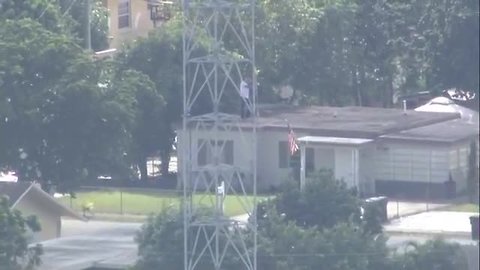 Florida man climbs up cellphone tower, police on scene