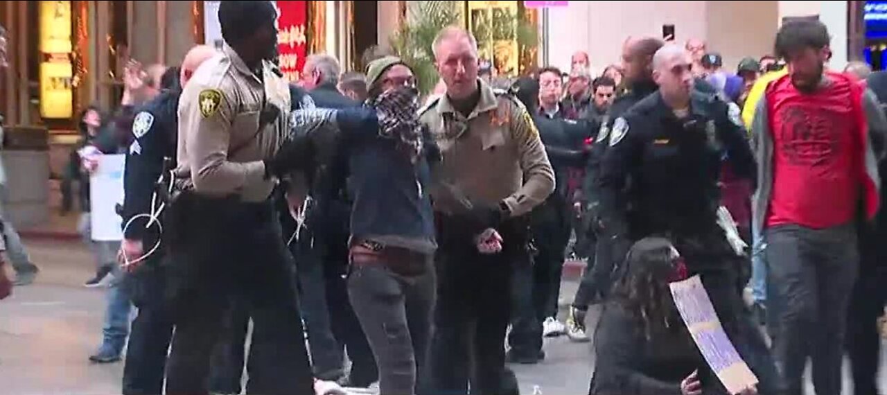 Las Vegas police breakup protest on Fremont Street