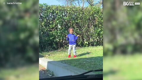 Little girl puts on spectacular show to the sound of Cardi B