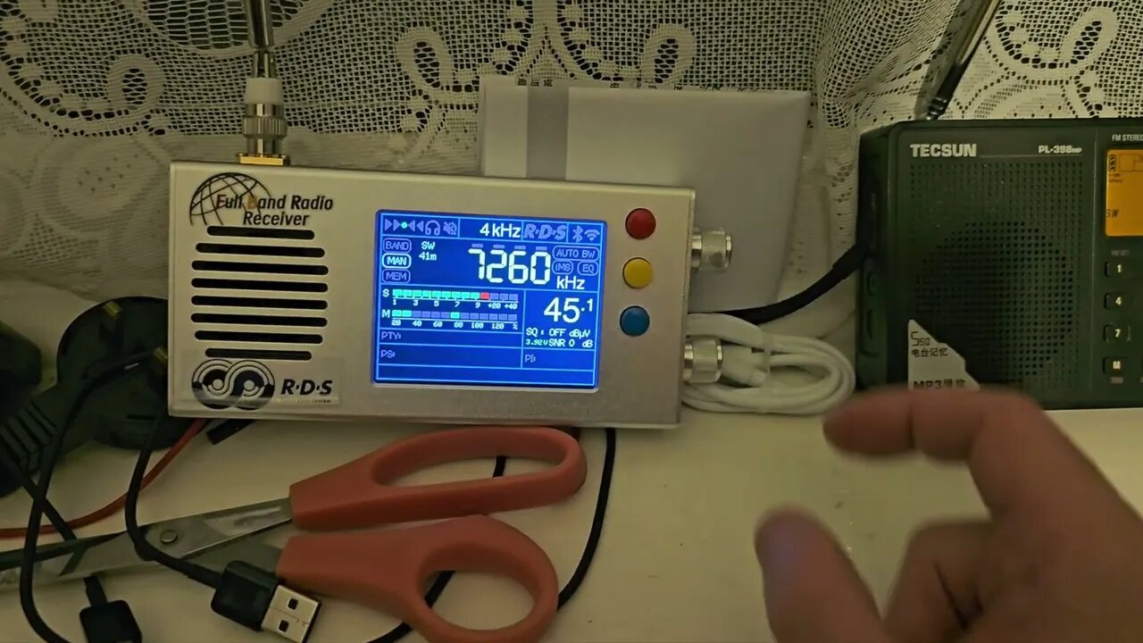 Testing my new TEF 6686 Full Band FM MW Short Wave Radio Receiver From China + 3.2inch LCD & scan