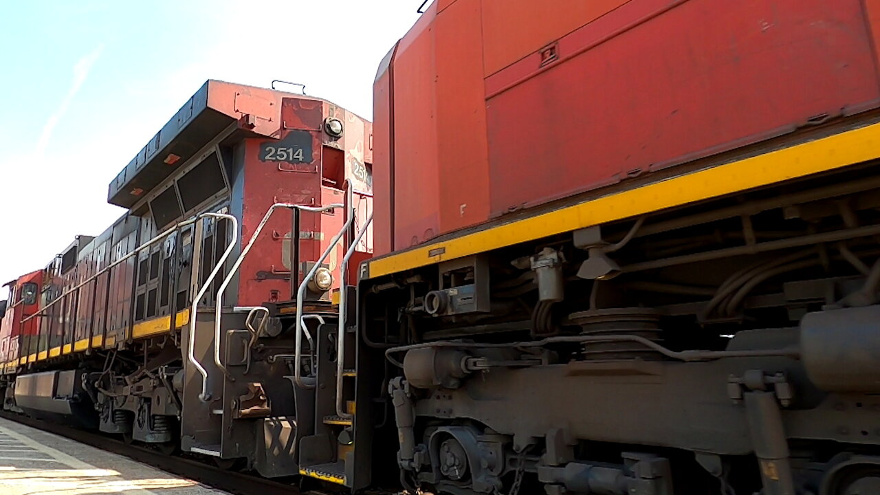 Manifest Train West With CN 8937, CN 2322, CN 5666, CN 2514 & 8841 Locomotives In Ontario TRACK SIDE