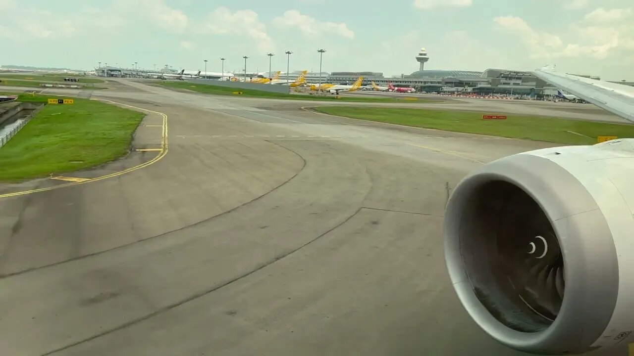 184 2Singapore Airlines - Boeing 787-10 - SQ912 - Singapore to Manila (Take-off)