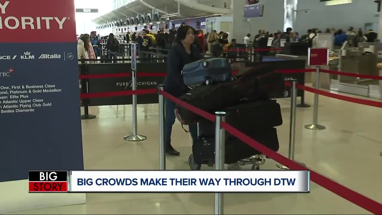 Big crowds make their way through DTW