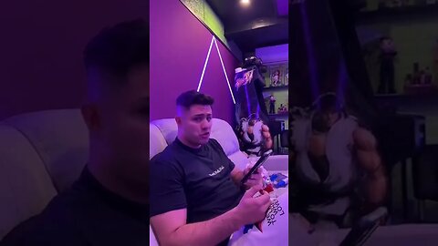 CAND MA DERANJEAZA CINEVA CAND MANANC #oguritamica #mancaciosul #mancare