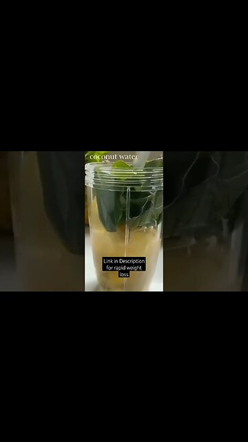 How to make a detox island green smoothie | What can you drink to make you lose weight #shorts
