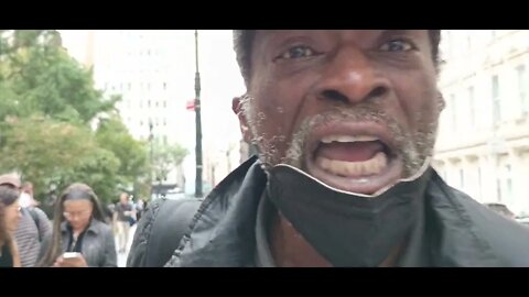 A heckler at the @PeoplesPlanNYC #restorethecuts Vigil at Tweed Courthouse 9/7/2022