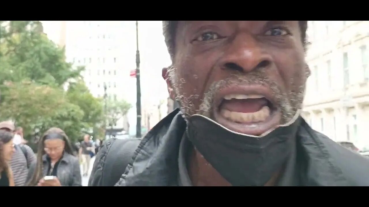 A heckler at the @PeoplesPlanNYC #restorethecuts Vigil at Tweed Courthouse 9/7/2022