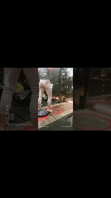 Different squat variation. Isolate - stretch and flex - all at the same time #physique #wellbeing