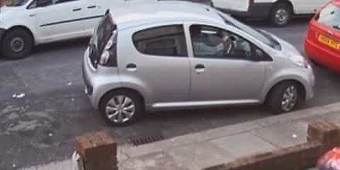 Denne kvinnen kunne ikke parkert om det stod om livet
