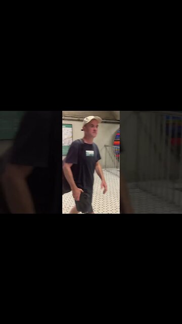 Colossal-like Peel Metro