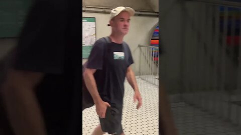 Colossal-like Peel Metro