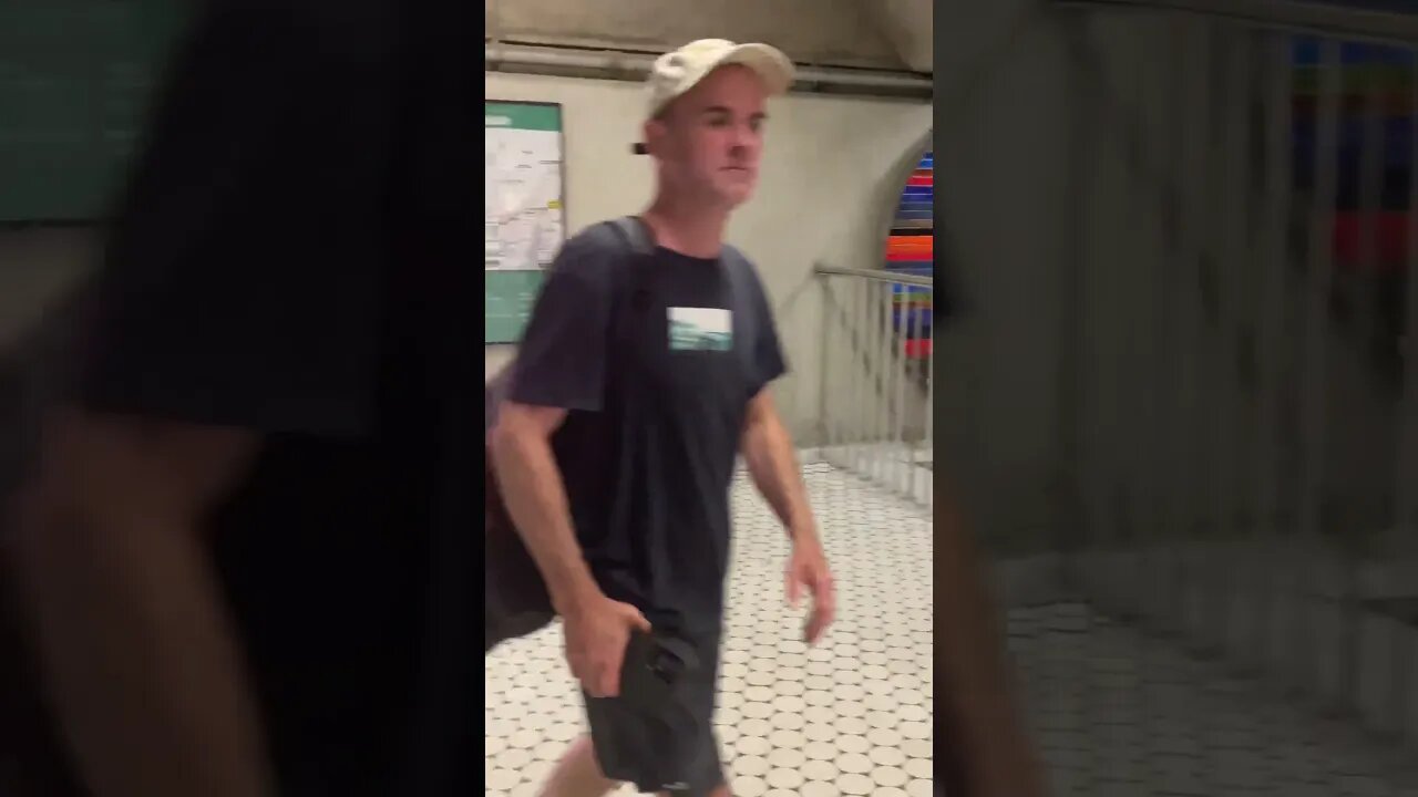 Colossal-like Peel Metro