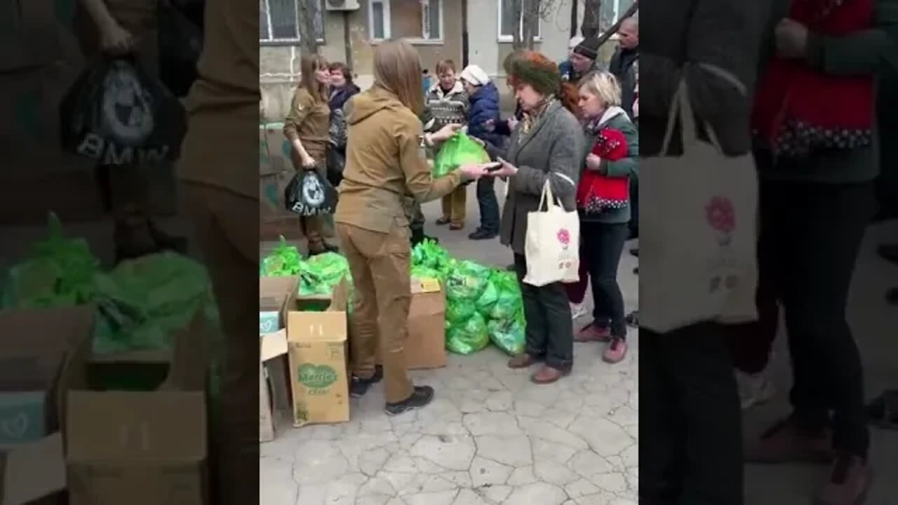 Distribution of humanitarian cargo in Mariupol