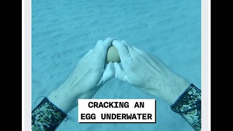 Cracking an egg underwater 🤯🤯