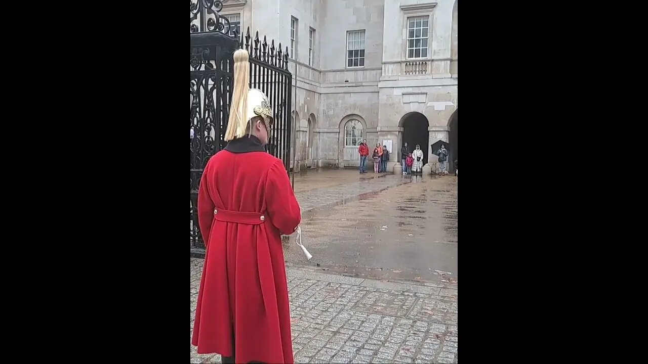Reds in the rain 🌧 #thekingsguard