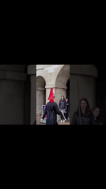 make way they step aside #thekingsguard