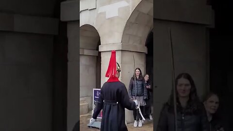 make way they step aside #thekingsguard