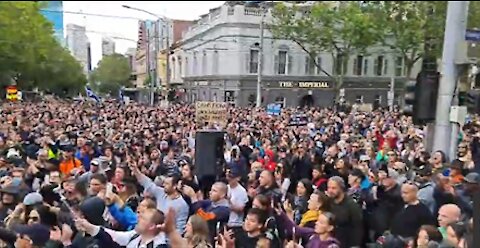 POWERFUL AND HEART-WARMING SCENES OUT OF MELBOURNE TODAY 31/10/21, MAKING AUSSIES PROUD.