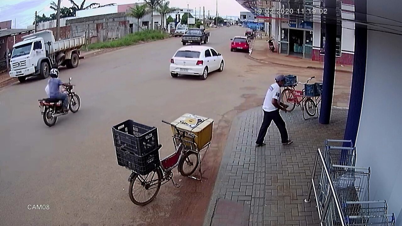 An amazing accident: Popsicle seller escaped death.