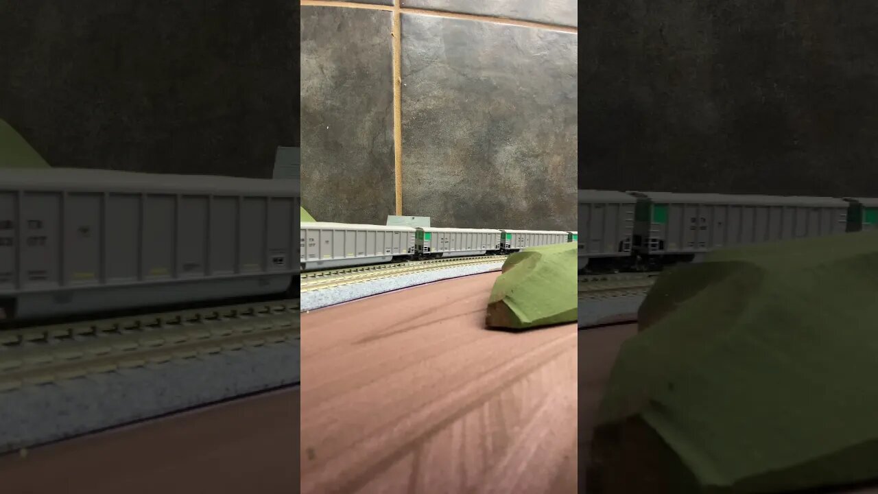 N scale CSX sd40 pulling a local
