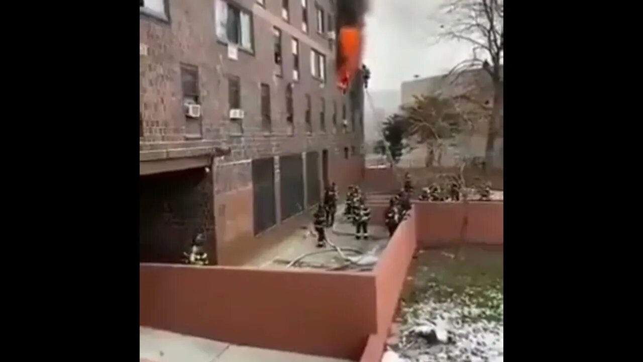 每层都有尸体被抬出！纽约30年来最大火灾 19死含9名儿童，人间地狱！《时刻新闻》2022年1月9日