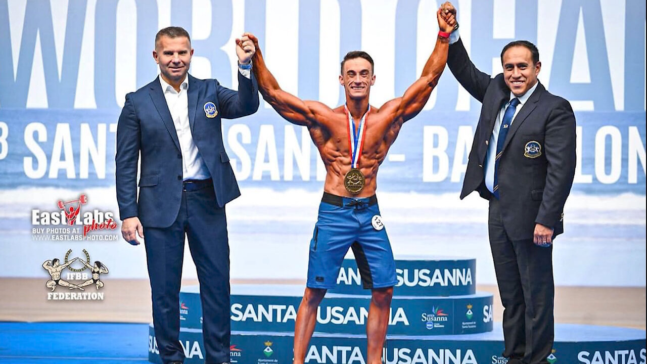 U shpall kampion bote në bodybuilding, 19-vjeçari Hoxhaj për Report TV: E nisa për të shtuar peshë