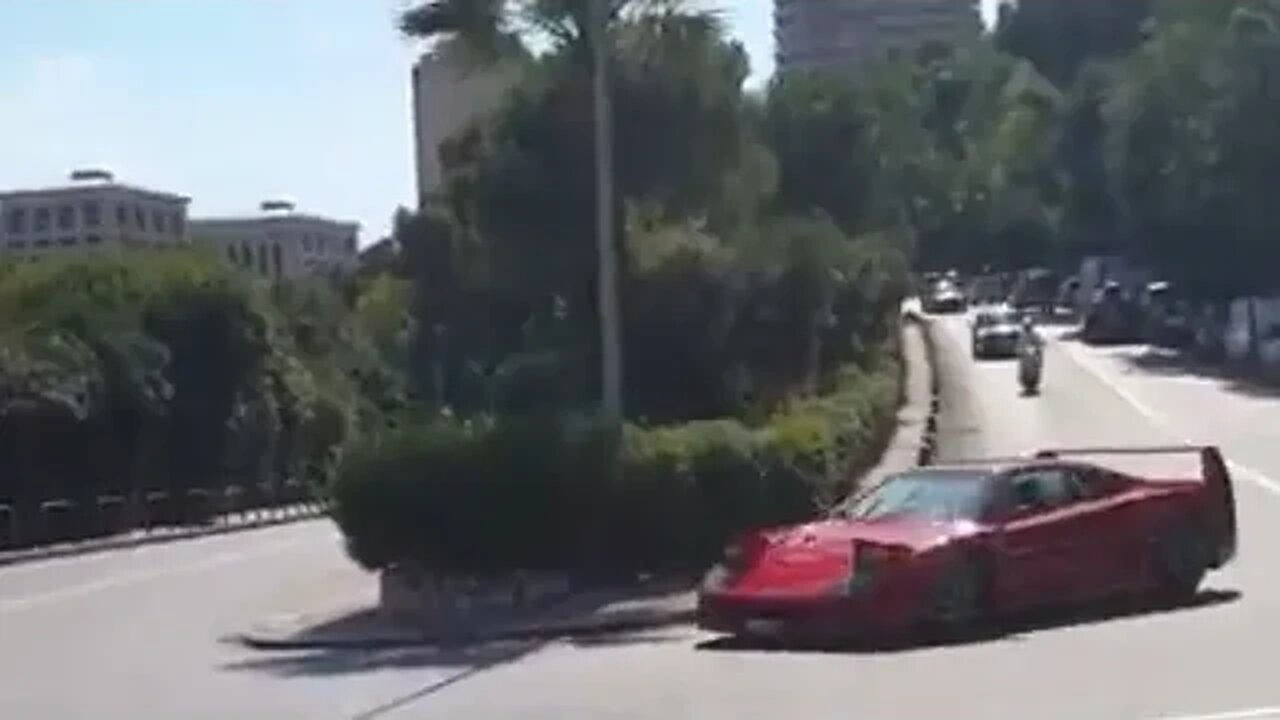 FIERCE Ferrari F40 towards Monaco in summer heat. Boss!