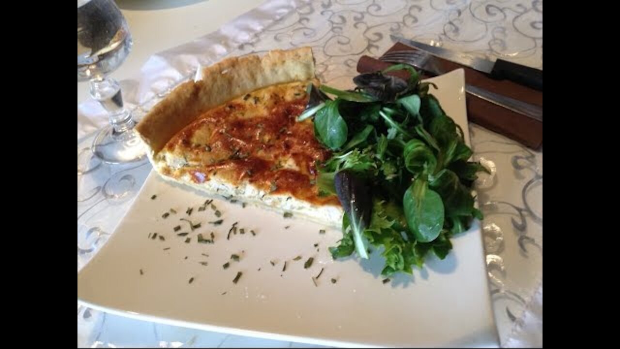 QUICK AND EASY CHICKEN AND CHIVE QUICHE RECIPE