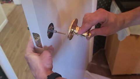 A job so easy you can do it naked!!! Or in your PJ's 😜😜😜 Bed/Bath door handle install.