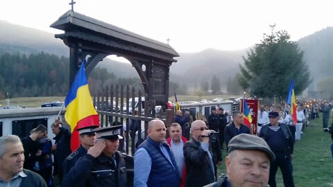 Valea Uzului - Intrarea românilor în cimitir. 🇲🇩