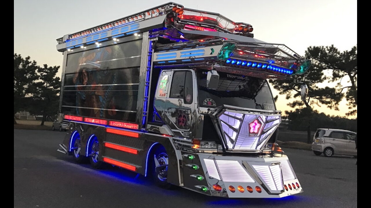 Japan’s Most Insane ‘Dekotora’ Truck | Ridiculous Rides