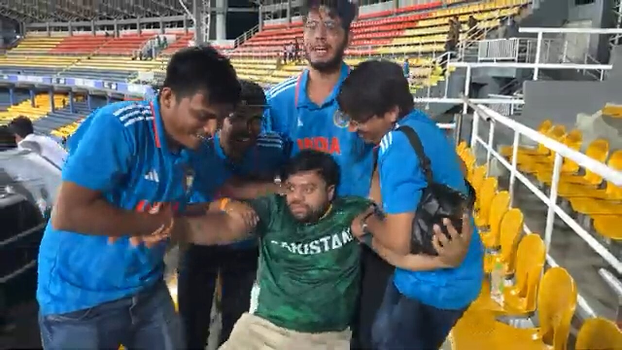 Bohot Buri Tarha Haar Gaye 😭 India Vs Pakistan In Stadium 😍 Indians Ne Roast Kar Diya 🤣