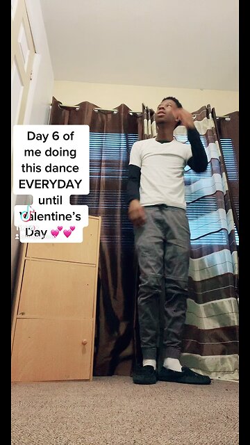 Day 6 of me doing this dance EVERYDAY until Valentine’s Day 💕💕