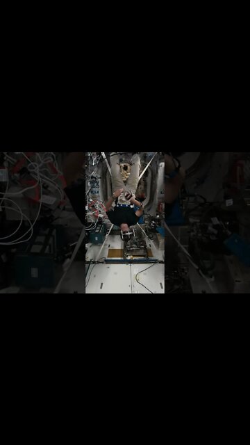 Realidade Virtual no Espaço! #Shorts