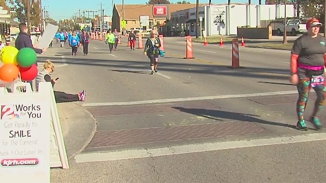 Thousands take part in Tulsa Route 66 Marathon