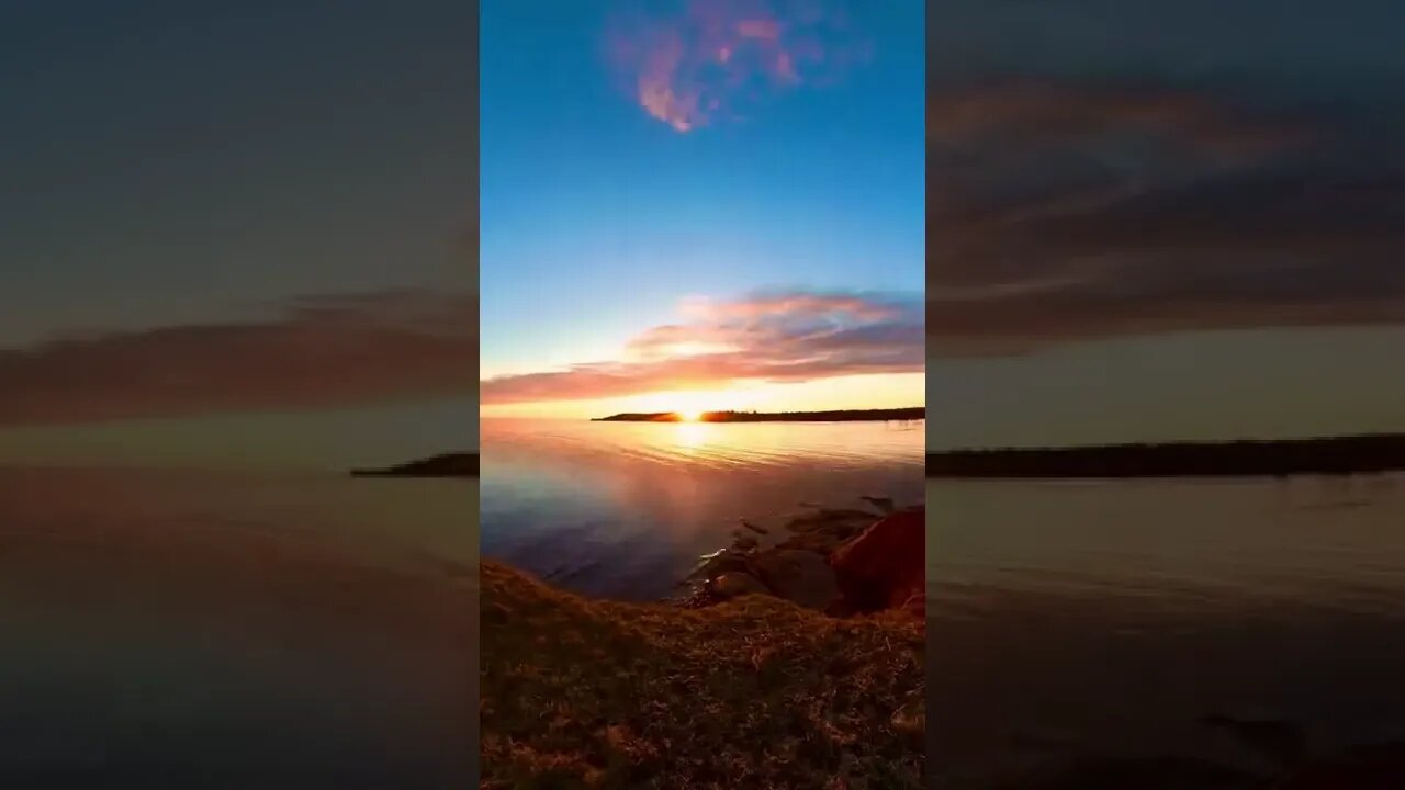 Time lapse of planes, clouds and the sun set