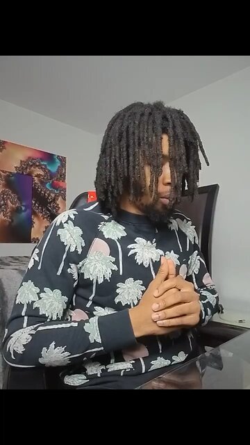 4 MUST HAVE TRAVEL ESSENTIALS