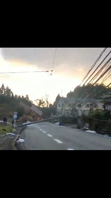 Major 7.6 Earthquake Hits Japan