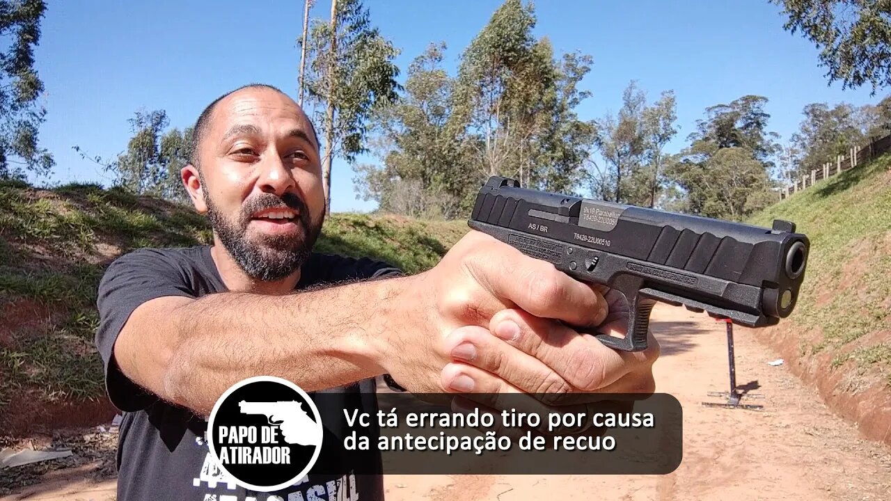 Você tá errando tiro por causa do fenômeno de antecipação de recuo