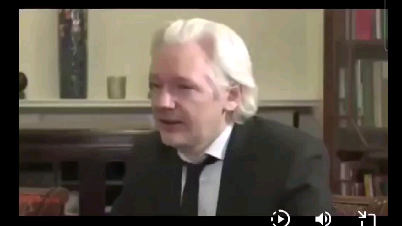 Assange on Russia - Clintons vs Trump